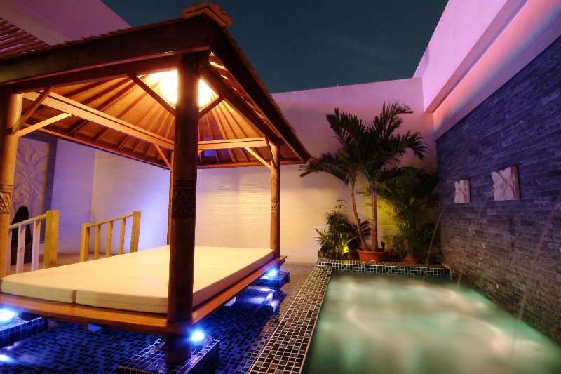 亞曼尼汽車旅館